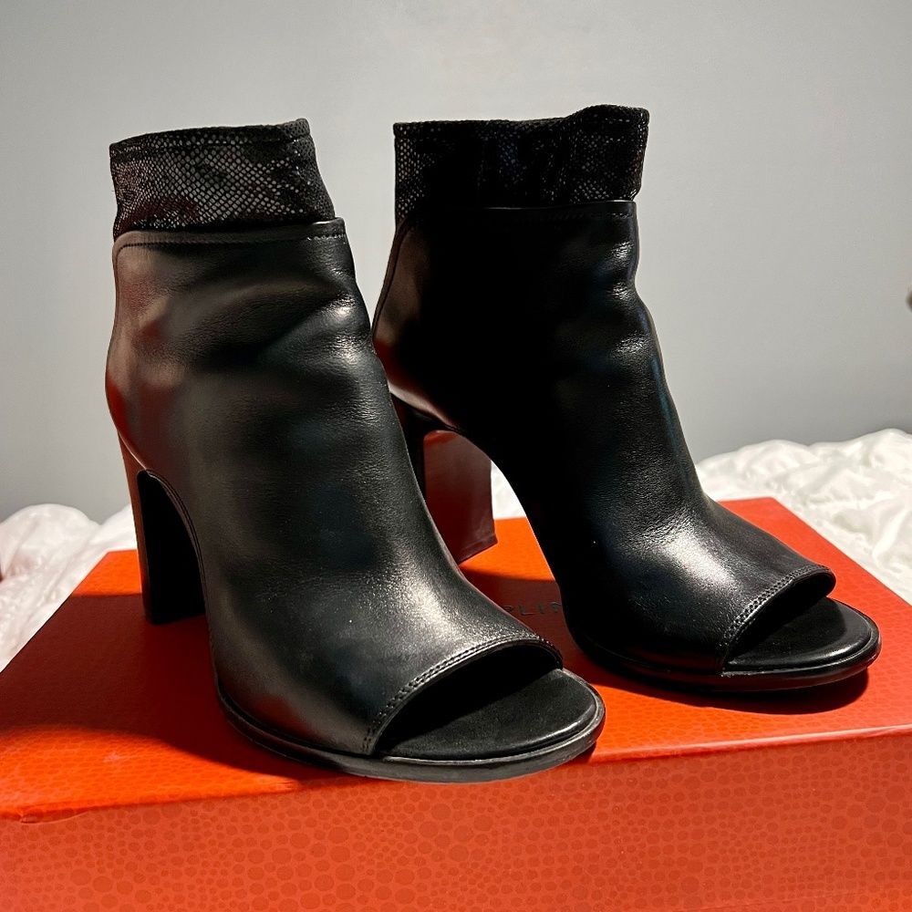 EUC Donald J Pliner Raie Black Calf Open Toe Bootie size 8.5